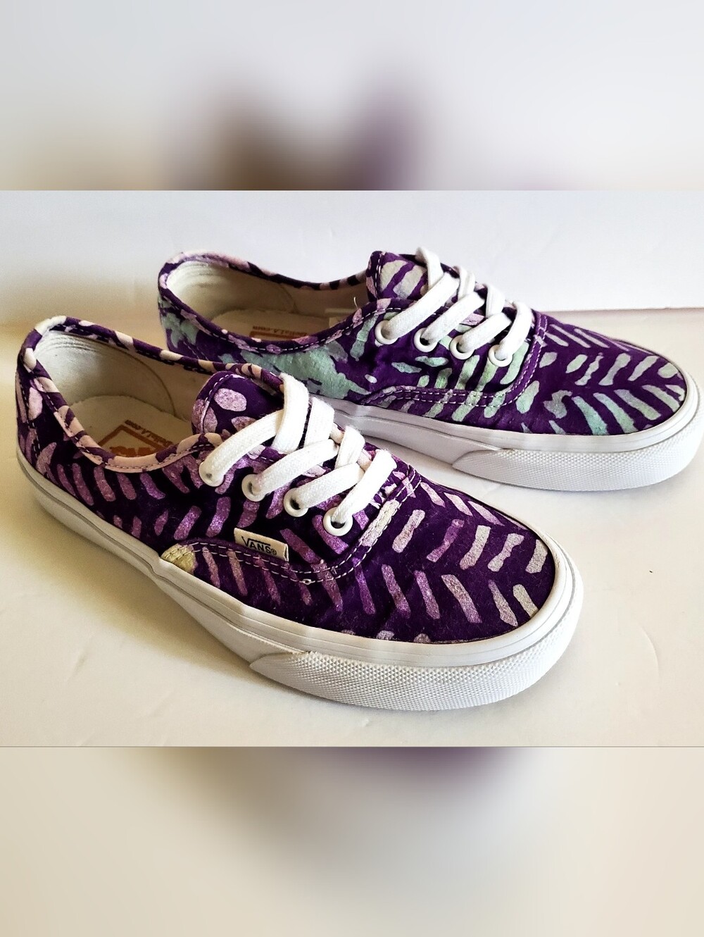 Van's Della Purple Patterned Canvas Lace-Up Sneakers Women's 6.5 Men's 5